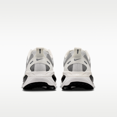 Nike Vomero 18 - Summit White / Black / Off White / Metallic Silver - product image 6