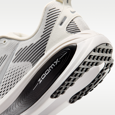 Nike Vomero 18 - Summit White / Black / Off White / Metallic Silver - product image 8