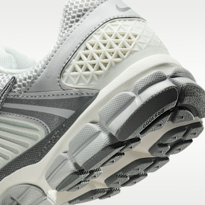 Nike Zoom Vomero 5 - Summit White / Light Smoke Grey / Smoke Grey / Metallic Silver - product image 8