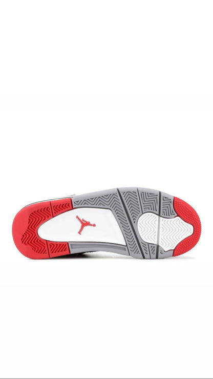 Air Jordan 4 Retro OG - Bred (2019) - view 4